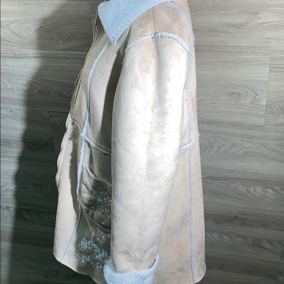 Embroidered floral long faux fur/suede jacket - Picture 6 of 7